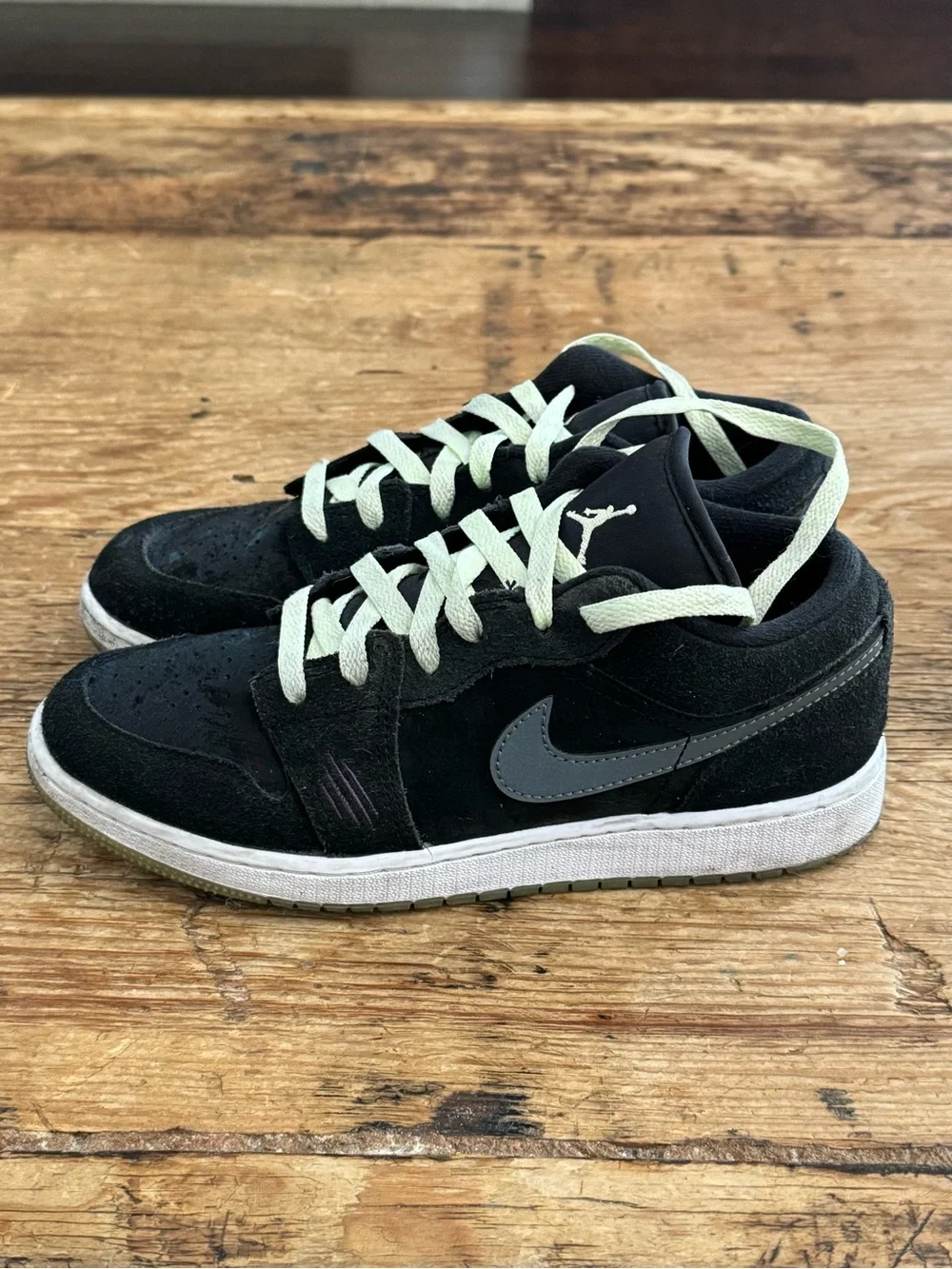 Air Jordan 1 Low GS Inner Beast Black Glow (Big Kids Size 5)